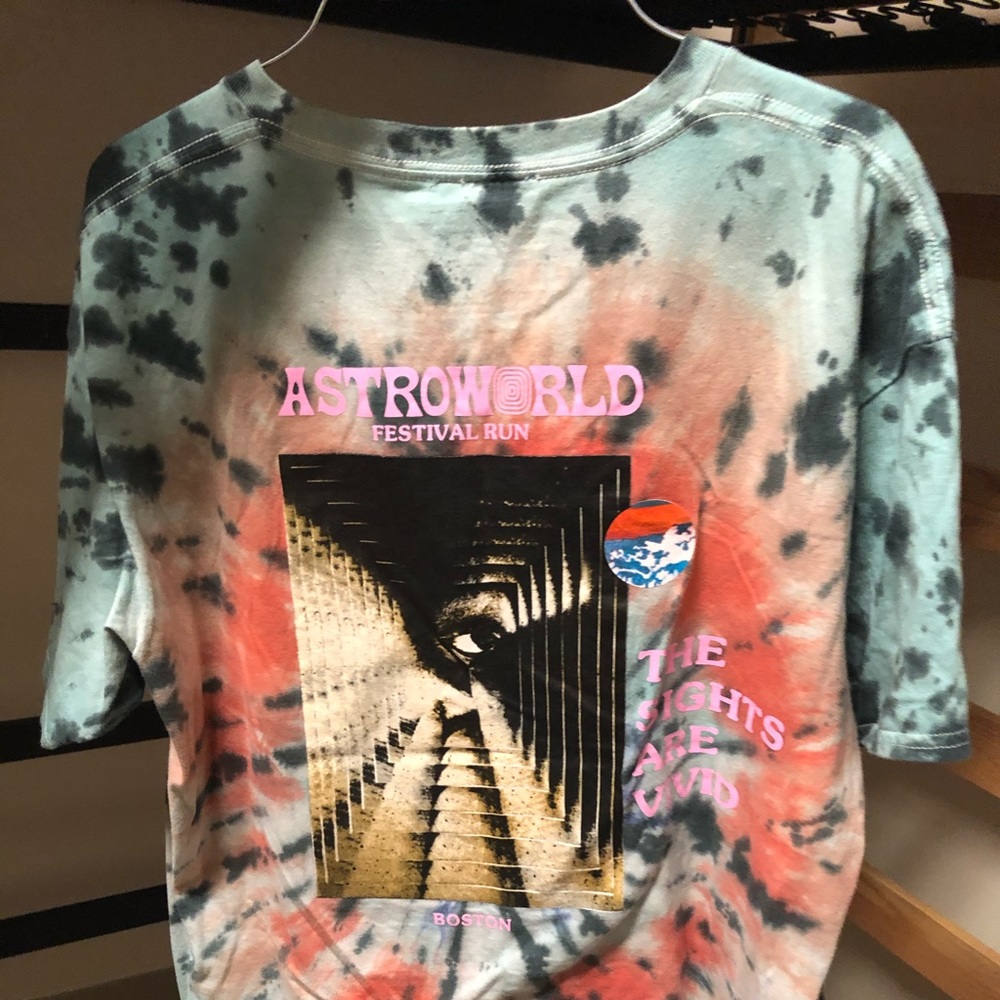 Astroworld festival run Travis Scott tie dye shirt